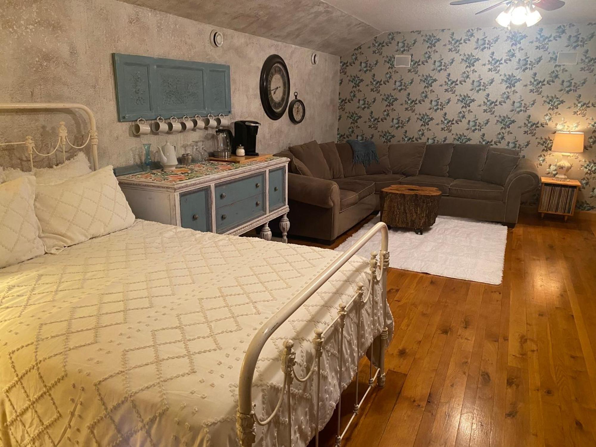 Bed And Breakfast Suite At The Wooded Retreat Pine City 외부 사진